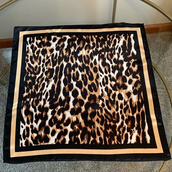 Elegant Leopard Print Scarf - Picture 6 of 16